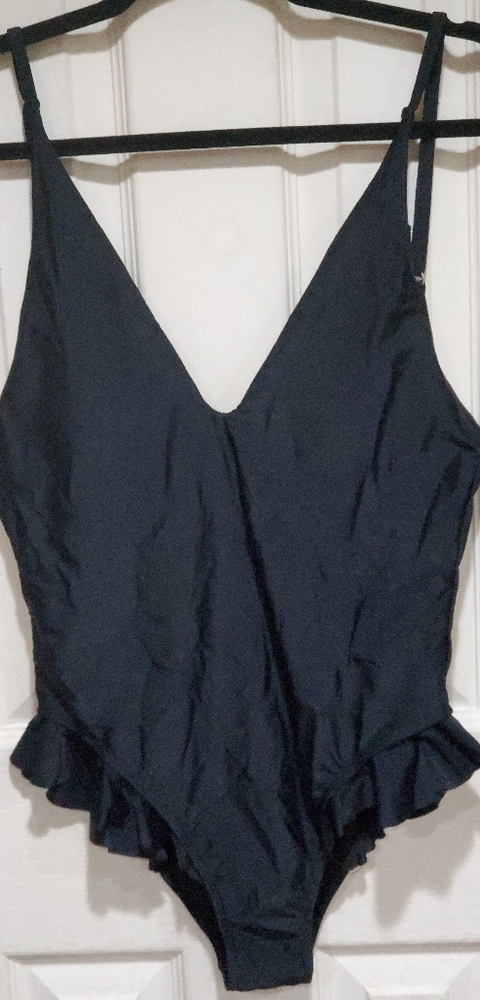 BLACK ruffle bathing suit